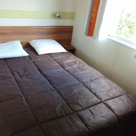 キャンプ場 Mobil-home Spacieux Pour 6 Pers Avec Terrasse - Api-1-52-603 Avrillé