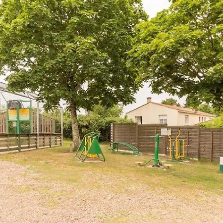 Mobil-home Spacieux Pour 6 Pers Avec Terrasse - Api-1-52-603 * Avrillé