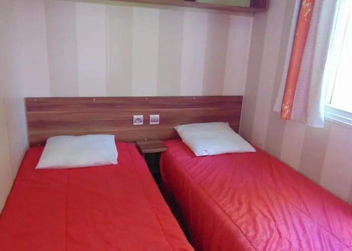 Campsite Mobil-home Spacieux Pour 6 Pers Avec Terrasse - Api-1-52-603